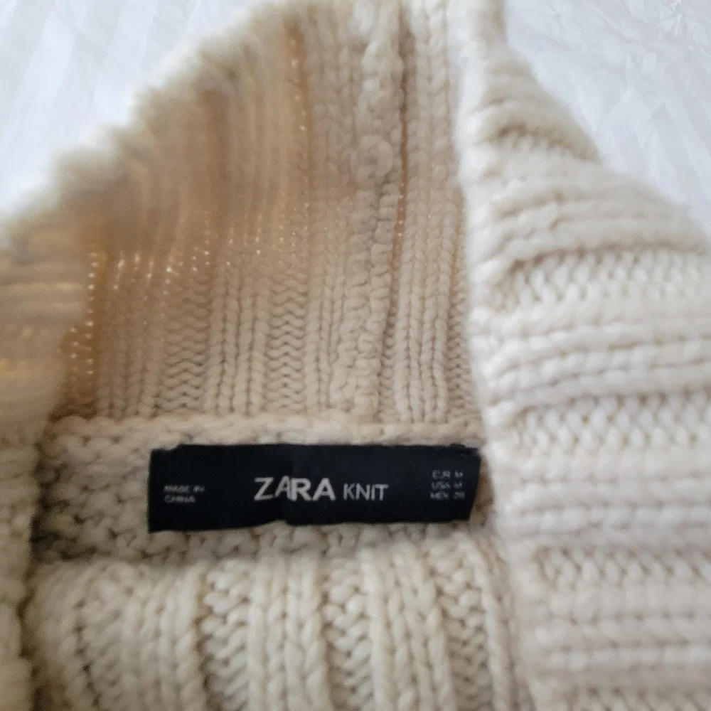 Cableknit Sweater Size M - Picture 4 of 5